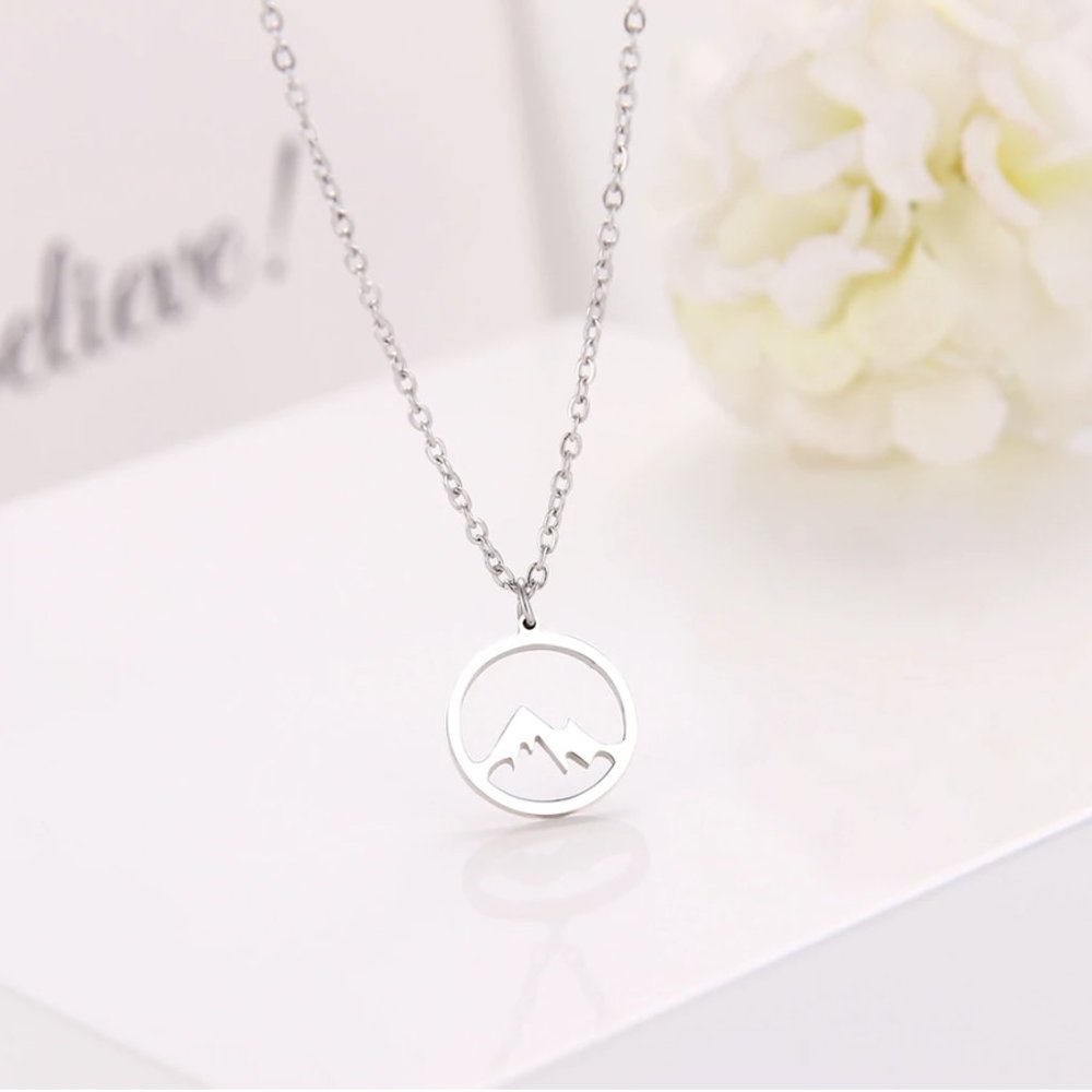 Mountain hiking travelers necklace pendant